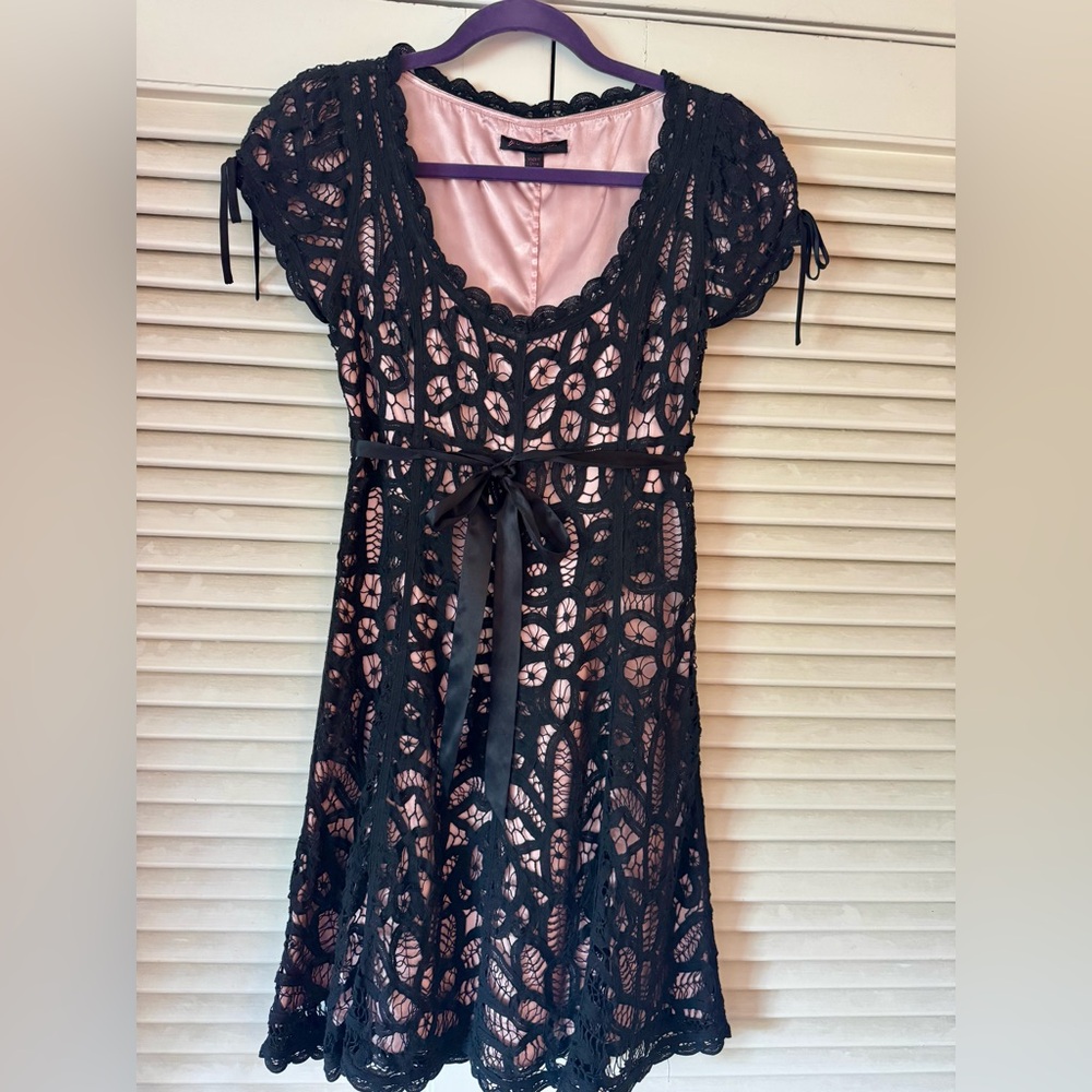 MINT COND VINTAGE BETSEY JOHNSON BLK & PINK LACE DRESS W/RIBBON TIES SIZE 2